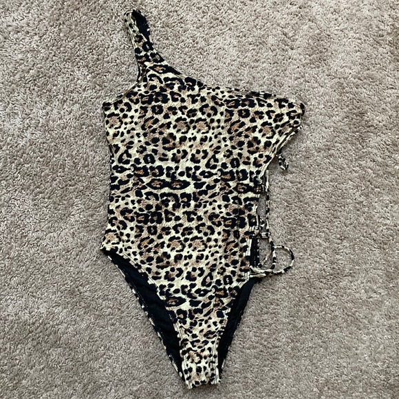 Leopard One Shoulder One Piece Swim - Picture 1 of 3